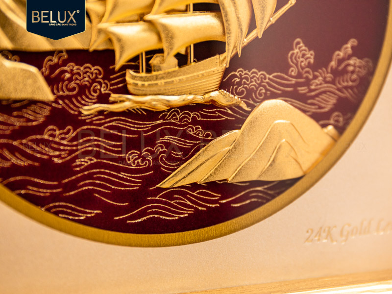 Tranh thuận buồm xuôi gió nền đỏ dát vàng 24k 20x20cm